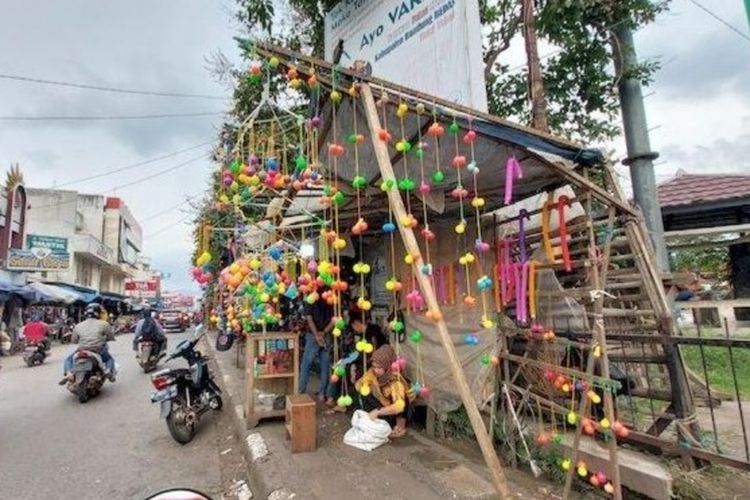 Penjualan lato-lato di Bandung. 