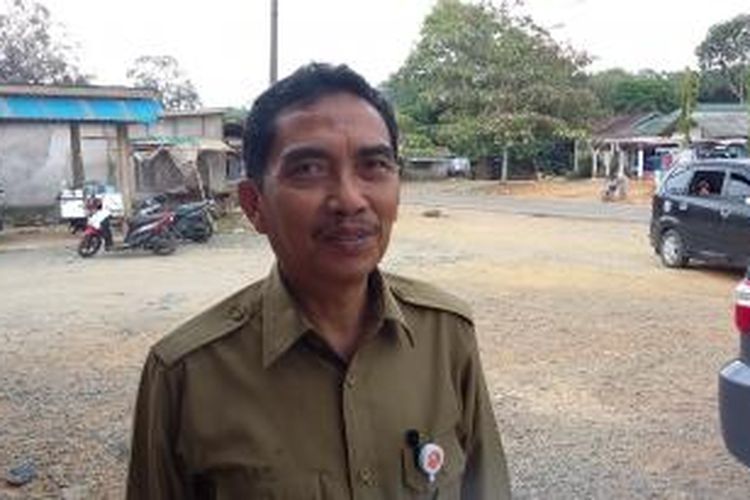 Direktur Utama Perum Perhutani Mustoha Iskandar, saat mengunjungi area
perkebunan milik PT Inhutani III di Kalimantan Selatan, Rabu (25/11/2015).
