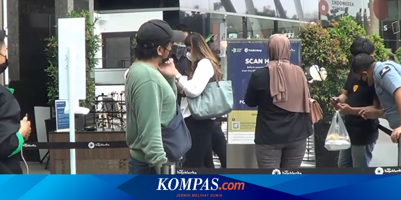Mal Buka, Sejumlah Warga Depok Belum Tahu Harus Unduh Aplikasi Peduli Lindungi - Vimarsana News