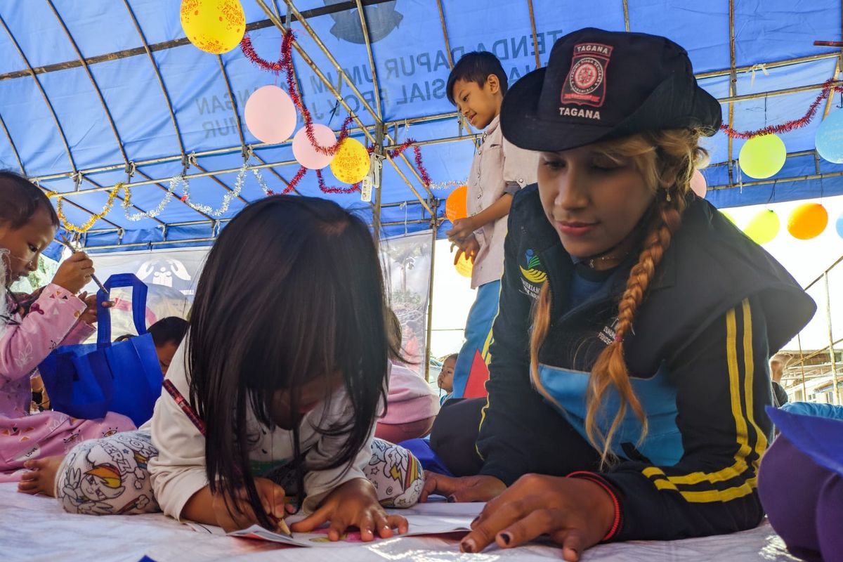 Kementerian Sosial (Kemensos) melalui Sentra Rehabilitasi Sosial  dan Tagana memberikan Layanan Dukungan Psikososial (LDP) untuk meminimalisasi rasa cemas yang dialami para penyintas gempa Cianjur.