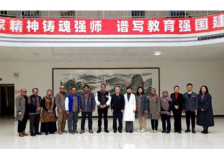  Jajaran pimpinan UM bersama sivitas akademika Guangxi Normal University (GXNU) Tiongkok perkuat kolaborasi lintas fakultas untuk meningkatkan kualitas akademik, riset, dan kelembagaan kedua universitas. 