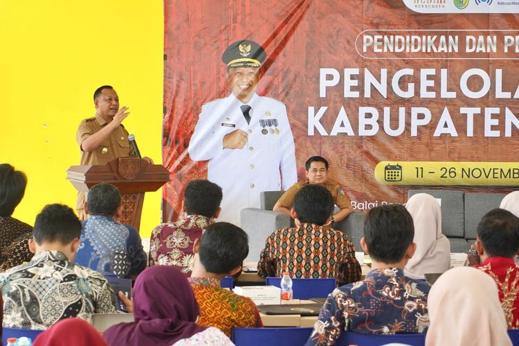 Pemkab Kediri menggelar Diklat Pengelola Data Kabupaten Kediri di Balai Pengembangan Kompetensi ASN Pemkab Kediri pada 11-26 November 2024, Senin (11/11/2024).
