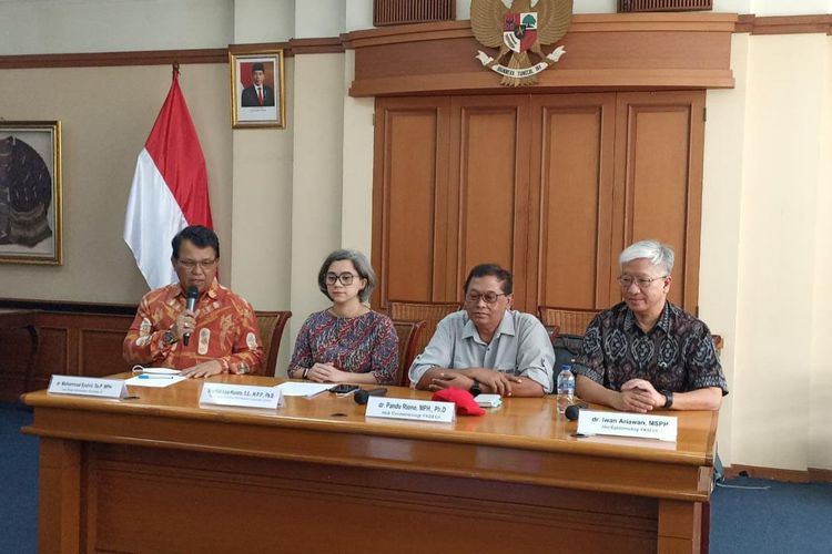 Konferensi pers penyampaian hasil survei serologi antibodi (sero survei) ketiga untuk melihat kadar antibodi penduduk Indonesia oleh Badan Kebijakan Pembangunan Kesehatan (BKPK) Kementerian Kesehatan (Kemenkes), bersama peneliti dari Fakultas Kesehatan Masyarakat (FKM) Universitas Indonesia (UI) di Gedung Kemenkes, Jakarta, Jumat (3/2/2023). 