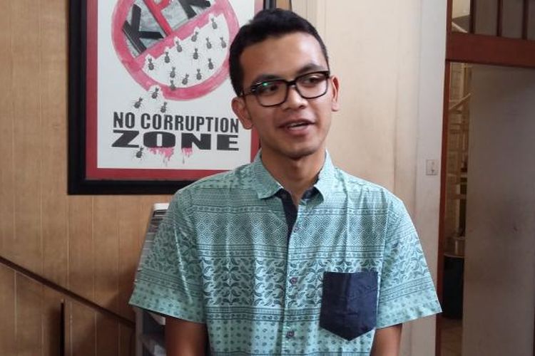 Peneliti Pusat Studi Hukum dan Kebijakan (PSHK) Miko Ginting, saat ditemui di Sekretariat ICW, Jakarta Selatan, Rabu (2/9/2015).