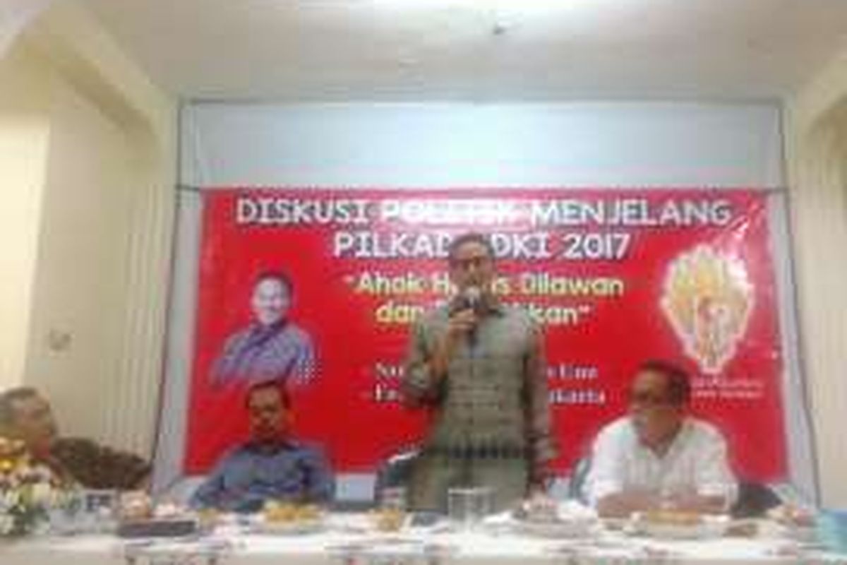 Bakal Calon Gubernur DKI dari Partai Gerindra, Sandiaga Uno (berdiri tengah) di acara diskusi politik di kawasan Tebet, Jakarta Selatan, Sabtu (27/8/2016).