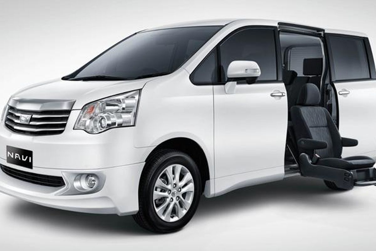 Toyota NAV1 Welcab, atau dengan kursi khusus.