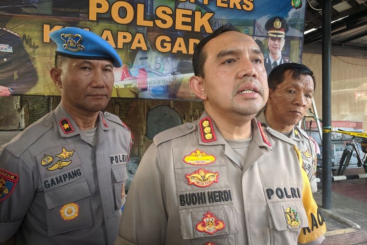 Kapolres Metro Jakarta Utara Kombes Budhi Herdi Susianto di Mapolsek Kelapa Gading, Selasa (1/10/2019)