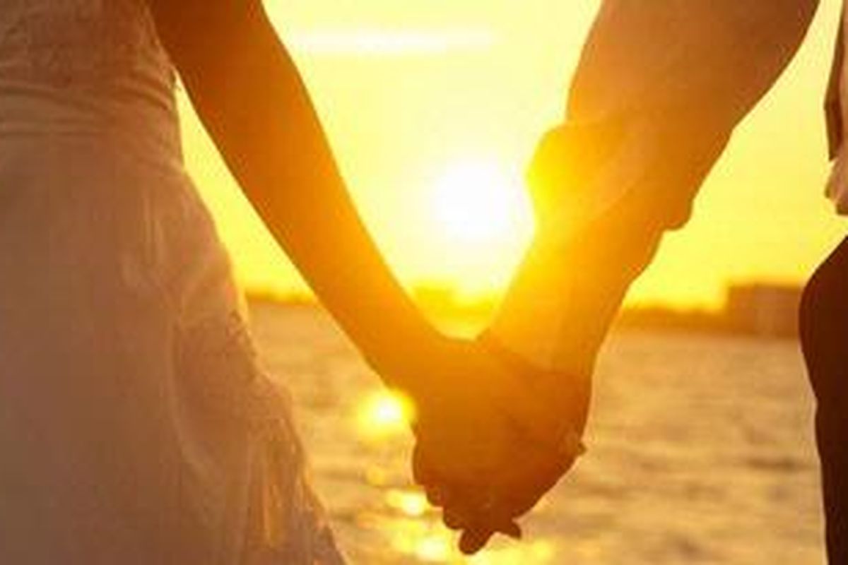 Perayaan Paskah juga dapat menjadi momen untuk merefleksikan kembali hubungan Anda dan pasangan sekaligus memperkuat janji pernikahan Anda. 