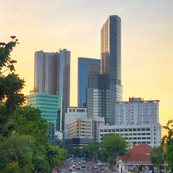 Surabaya, ibu kota Jawa Timur, direkomendasikan sebagai kota investasi properti pilihan untuk sektor perkantoran, perumahan tapak, kondominium, ritel, perhotelan, dan kawasan industri.