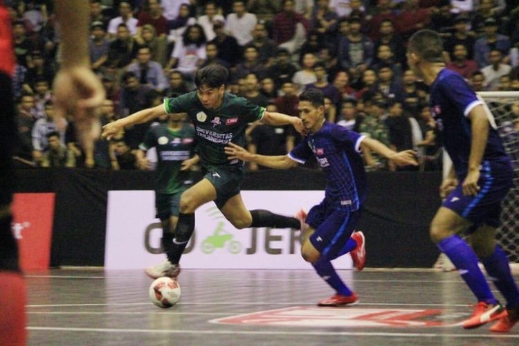  Tim pendatang baru Universitas Tanjung Pura (Untan) secara mengejutkan tampil sebagai juara   LIMA Futsal: Bolalob.com Kalimantan Conference 2018.