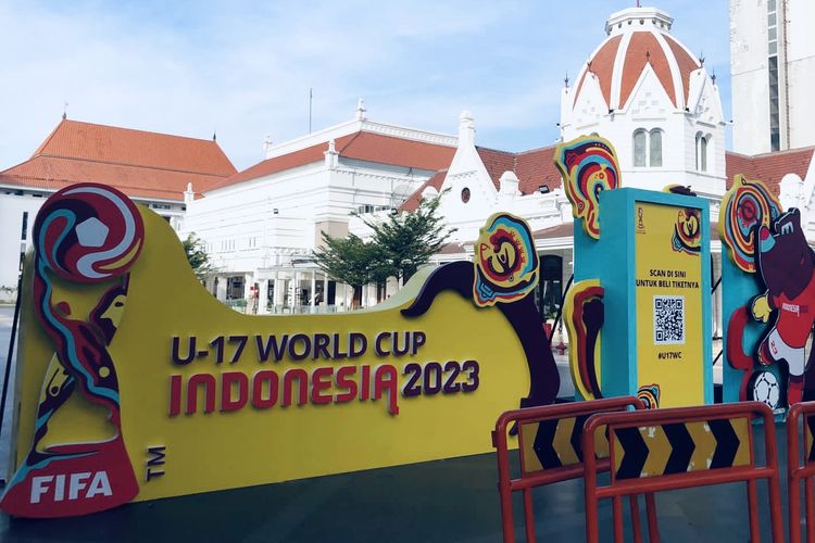 Pop Up Piala Dunia U17 2023 Indonesia yang berada di depan Balai Pemuda Surabaya, Jawa Timur, Minggu (21/10/2023) siang. Terkini, skuad timnas U17 Spanyol sudah tiba di Indonesia menjelang Piala Dunia U17 2023.