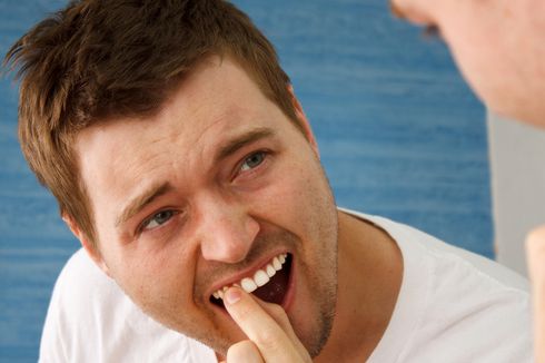 4 Penyebab Gigi Copot dan Cara Mengatasinya