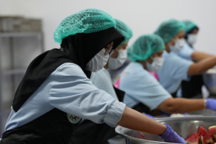 707 Siswa dan Guru Semarang Keracunan MBG, Diduga Dipicu Bumbu Rendang-Daun Singkong