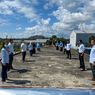 Cegah Covid-19, Pegawai PLN Panjat Atap Gedung untuk Berjemur