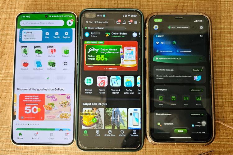 Ilustrasi tampilan layanan GoPay di Gojek (paling kiri), GoPay di Tokopedia (tengah), dan GoPay di aplikasi mandiri (paling kanan).