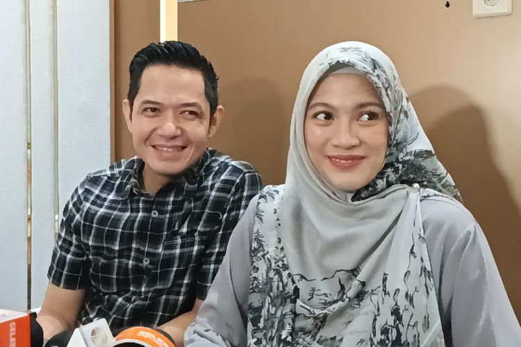Dude Harlino dan Alyssa Soebandono di daerah Tebet, Jakarta Selatan, Kamis (11/4/2024). 