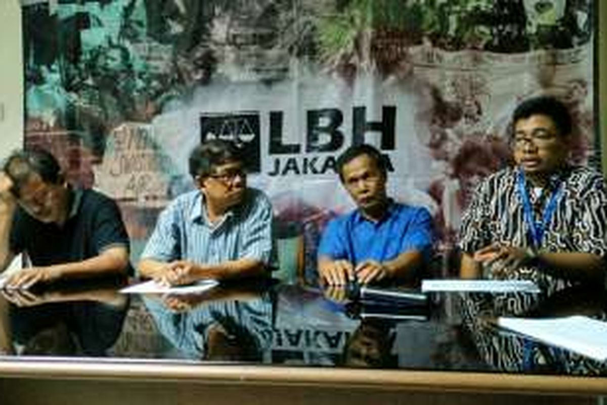 Warga eks pemilik lahan untuk pembangunan Rusun Petamburan, Tanah Abang, Jakarta Pusat, melakukan konferensi pers terkait pemenuhan hak mereka dalam pembangunan rusun tersebut. Konferensi pers dilakukan di LBH Jakarta, Jumat (24/6/2016).