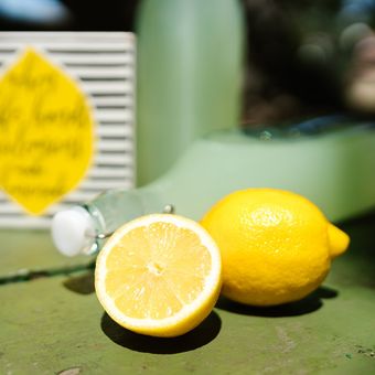Sebagian orang meyakini minum air lemon untuk asam lambung dapat membantu meredakan gejalanya. Adapun refluks asam, atau asam lambung naik, terjadi saat asam yang ada di perut kita mengalir naik ke kerongkongan.
