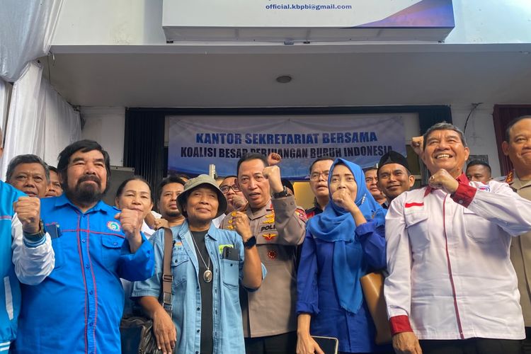 Kapolri Resmikan Kantor KPBPI di Tebet Sambil Kepalkan Tangan Kiri: Hidup Buruh! 