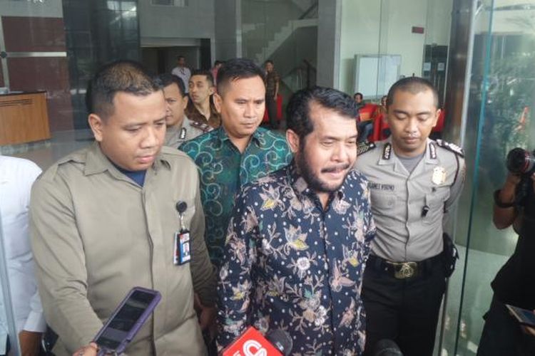 Wakil Ketua Mahkamah Konstitusi Anwar Usman seusai diperiksa di Gedung KPK Jakarta, Selasa (14/2/2017).