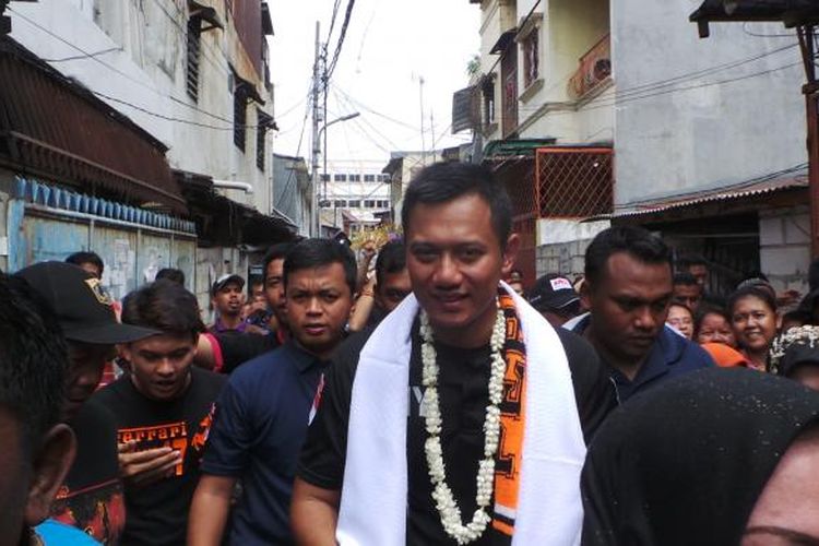 Calon gubernur DKI Jakarta Agus Harimurti Yudhoyono berkampanye di kawasan Tanah Sereal, Tambora, Jakarta Barat, Kamis (29/12/2016).
