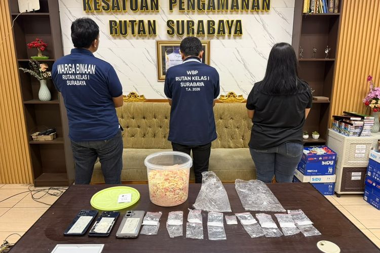 Petugas Rutan Surabaya Gagalkan Penyelundupan 9 Paket Sabu dalam Kerupuk Plompong