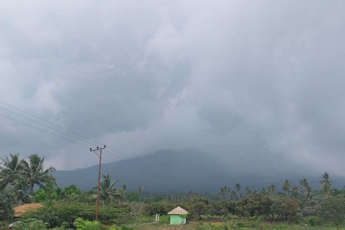 Hujan Deras Landa Puncak Gunung Lewotobi, Warga Diimbau Waspada Banjir Lahar