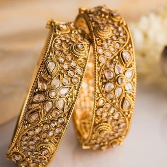 Semakin tinggi kadar emas pada perhiasan, semakin mahal pula harga emas perhiasan tersebut dan sebaliknya