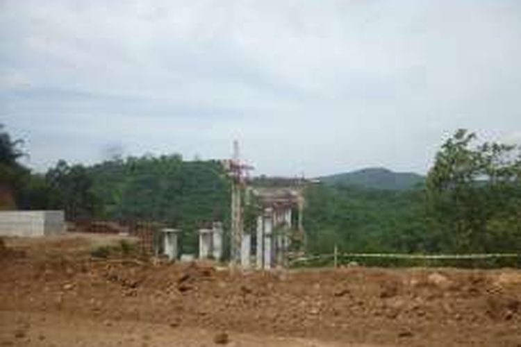 Caption 2; Struktur jembatan Tuntang diruas Tol Bawen-Salatiga saat ditinjau pada, Rabu (8/6/2016).