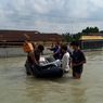 Saat Warga Karanganyar Demak Nekat Evakuasi Motornya di Kedalaman 3 Meter