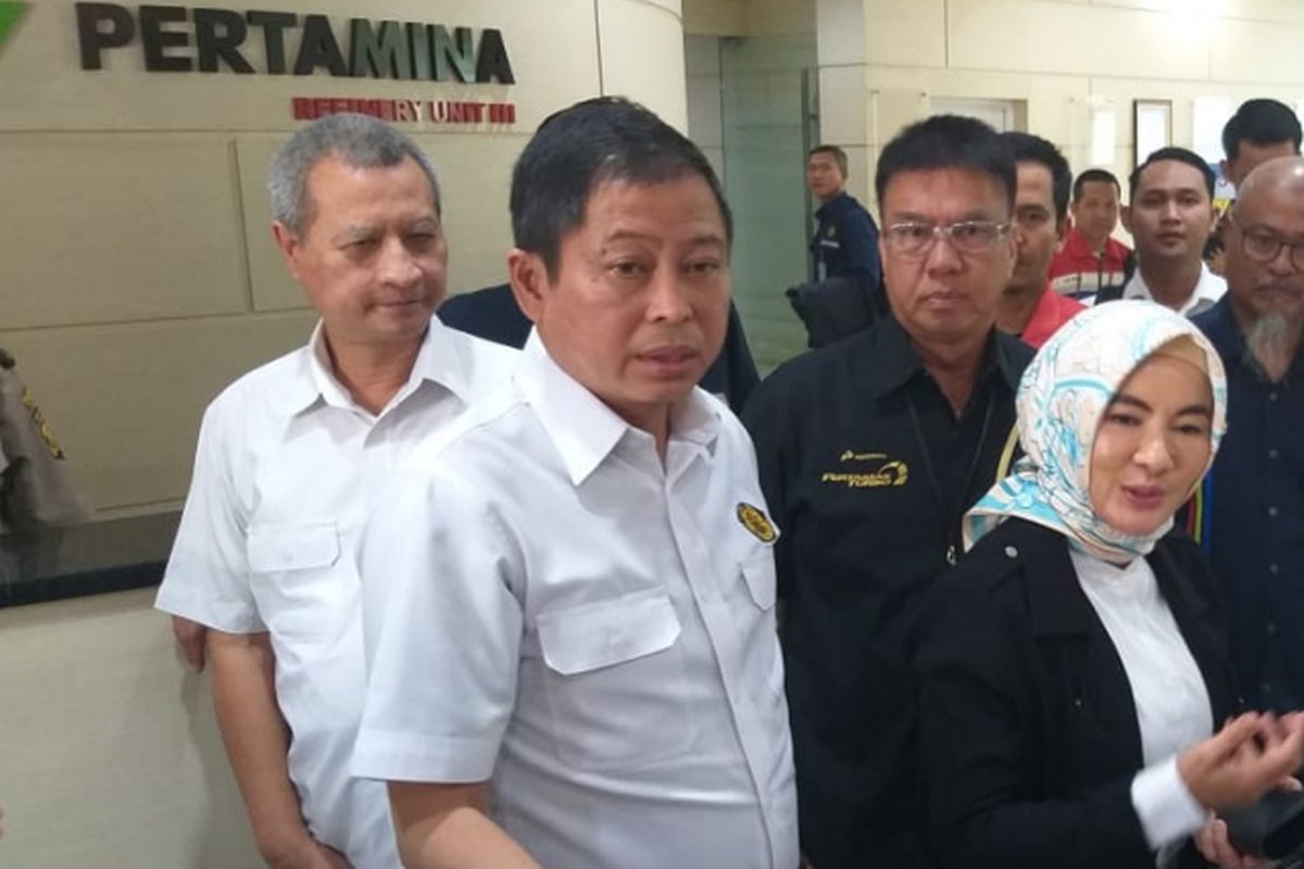 Menteri ESDM Ignasius Jonan bersama  Direktur Utama (Dirut) Pertamina Nicke Widyawati saat melakukan kunjungan kerja di kilang RU III Plaju Palembang, Sumatera Selatan, Kamis (17/1/2019).