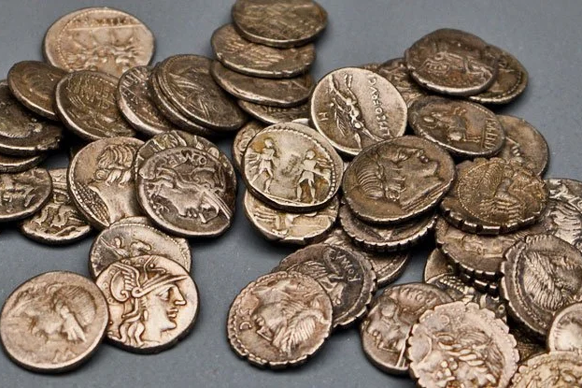 Ilustrasi mata uang Romawi kuno 