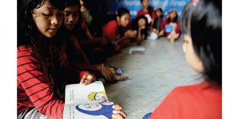 Latihan mendongeng di Kampung Dongeng, Ciputat, Tangerang Selatan, Banten, Selasa (28/5). Destinasi ini kerap dijadikan salah satu tempat wisata Tangerang Selatan dan sekitarnya.