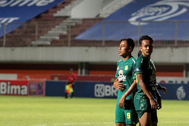 Samsul Arif salah satu pemain Persebaya Surabaya yang mencetak gol ke gawang Persita Tangerang saat pertandingan pekan 13 Liga 1 2021-2022 yang berakhir dengan skor 4-0 di Stadion Maguwoharjo, Sleman, Rabu (24/11/2021) malam.