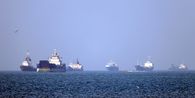 Trik Cerdas Kapal-kapal untuk Lewati Selat Hormuz, Ada Campur Tangan Militer AS
