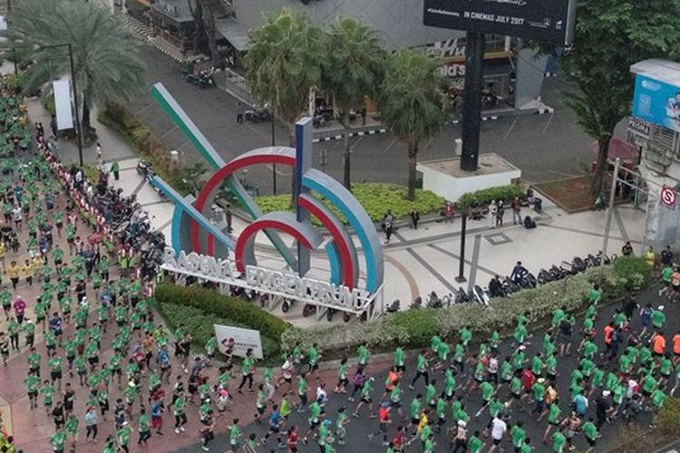 Sebanyak  15.000 peserta lomba lari MILO Jakarta International 10K di Kawasan Rasuna Epicentrum, menghijaukan sebagian kawasan  Jakarta, Minggu (23/07/2017) pagi ini