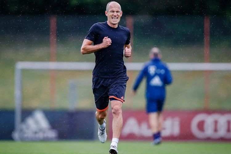 Arjen Robben kembali berlatih di pemusatan latihan Bayern Muenchen, Jumat (12/6/2020). Terkini, Arjen Robben mengikuti lomba lari marathon dan berhasil finis di bawah 3 jam.