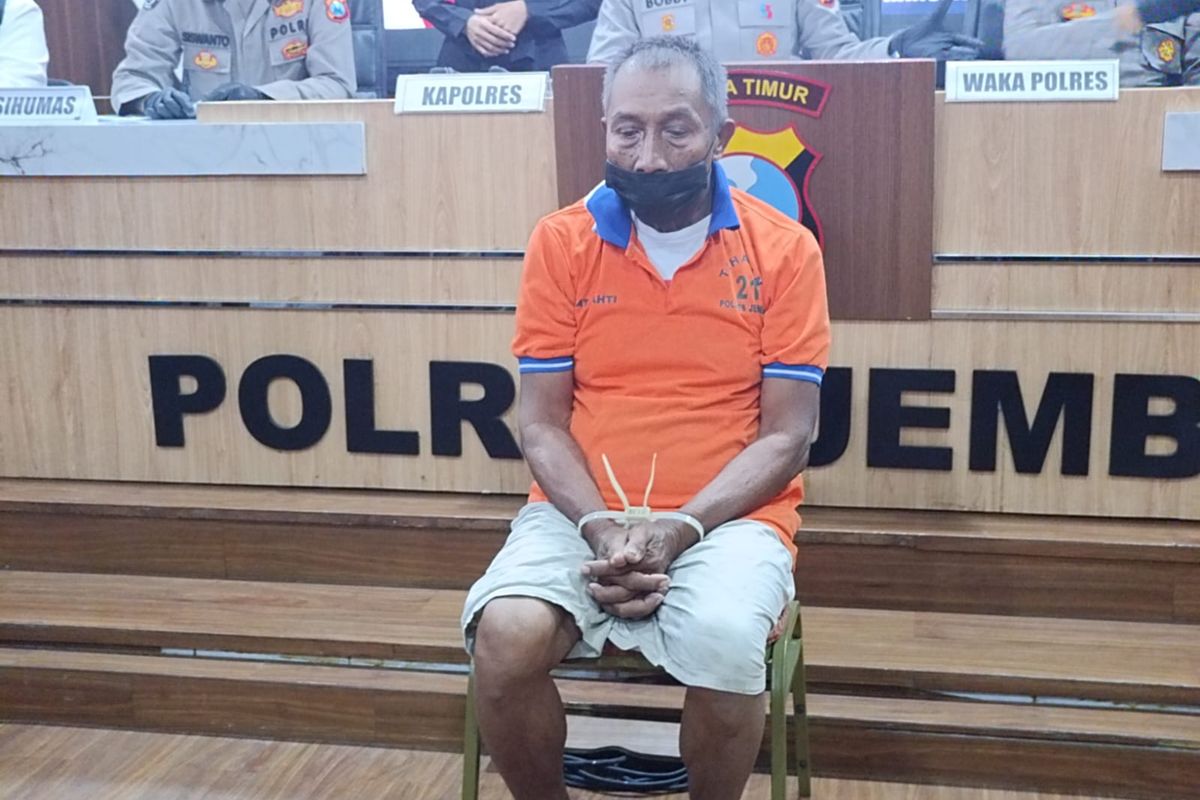 Polisi menangkap seorang kakek berusia 61 tahun di Jember, Jawa Timur. Kakek ini mencabuli cucunya hingga hamil.