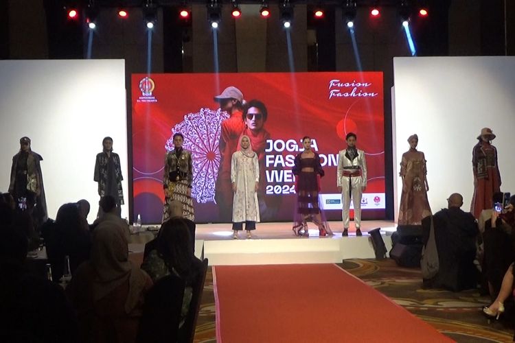 Preview Jogja Fashion Week 2024 yang akan digelar pada 22-25 Agustus 2024.