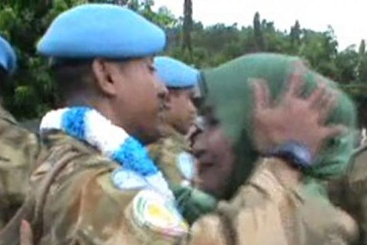 72 pasukan perdamaian di sudan tiba kembali di tanah air dengan selamat sabtu sore (16/4)