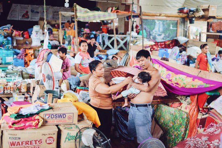 Sekitar 35 km dari Marawi, “Kota Tenda” salah satu pusat pengungsian di Mindanao yang menampung 19 keluarga: 752 orang 
