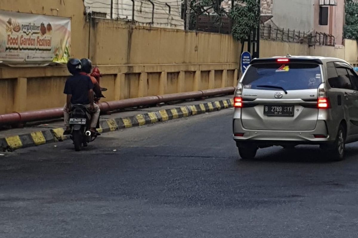 Lokasi pria inisial F ditemukan tewas usai bunuh diri lompat dari lantai 5 Plaza Medan Fair, Kamis (21/12/2023)