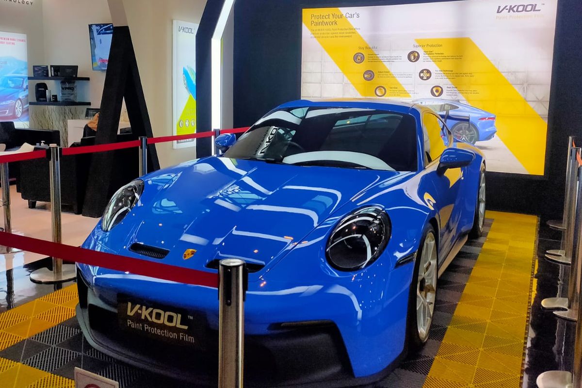 Mobil yang telah dilapisi PPF  dari V-Kool di IIMS Hybrid 2022