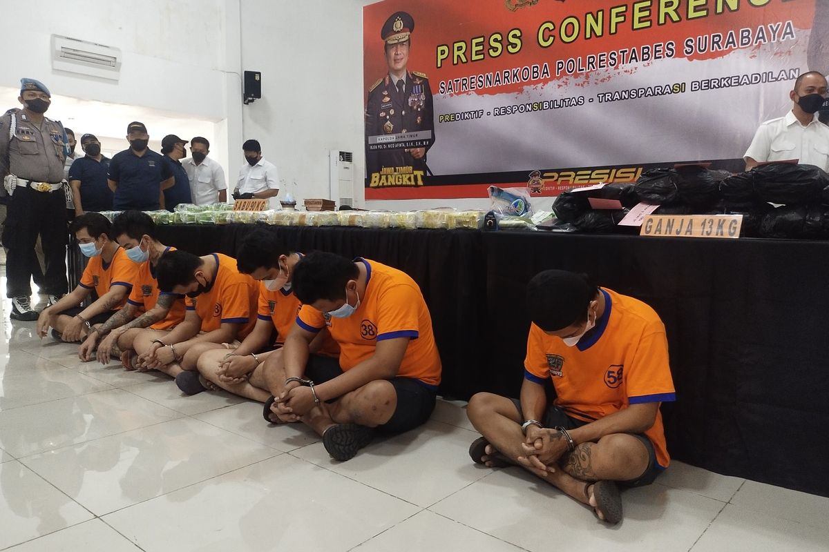 Ungkap kasus narkoba ratusan kilogram jaringan antar pulau, para pelaku tertunduk lemas, Kamis (18/08/2022)