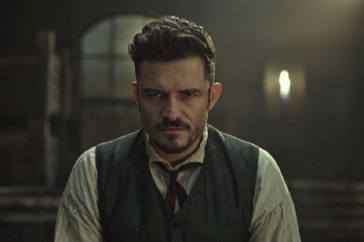 Orlando Bloom (Rycroft Philostrate) dalam serial Carnival Row Season 2