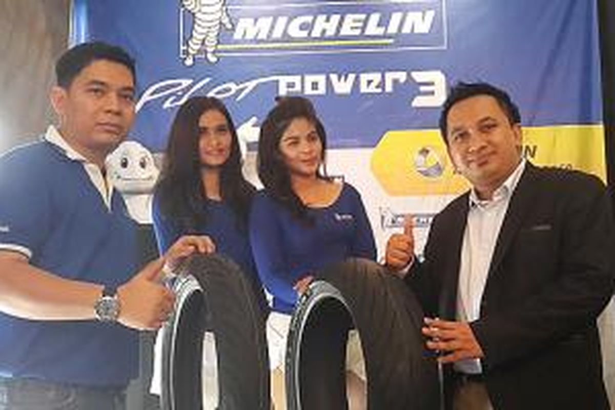 Prosesi peluncuran ban sepeda motor dari Michelin Indonesia