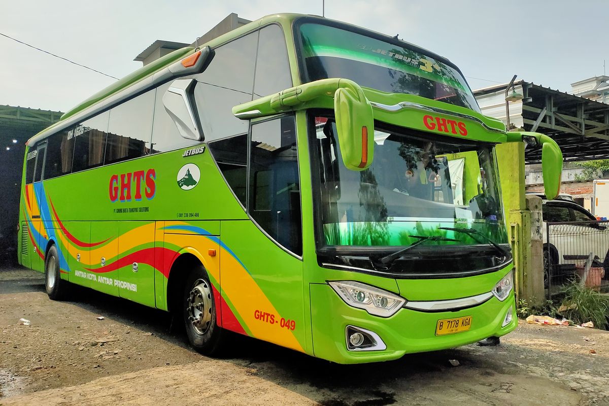 Bus Gunung Harta Transport Solution di pool Bubulak Bogor