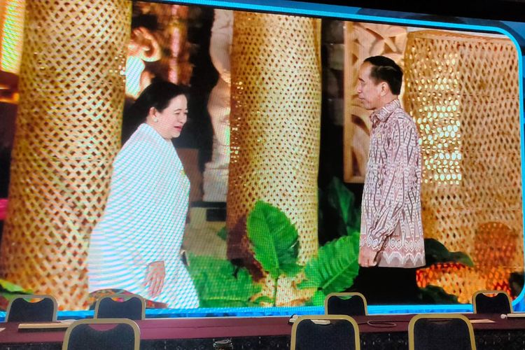 Presiden Joko Widodo bertemu dengan Ketua DPR Puan Maharani sebelum gala dinner World Water Forum di Garuda Wisnu Kencana, Bali, Minggu (19/5/2024).