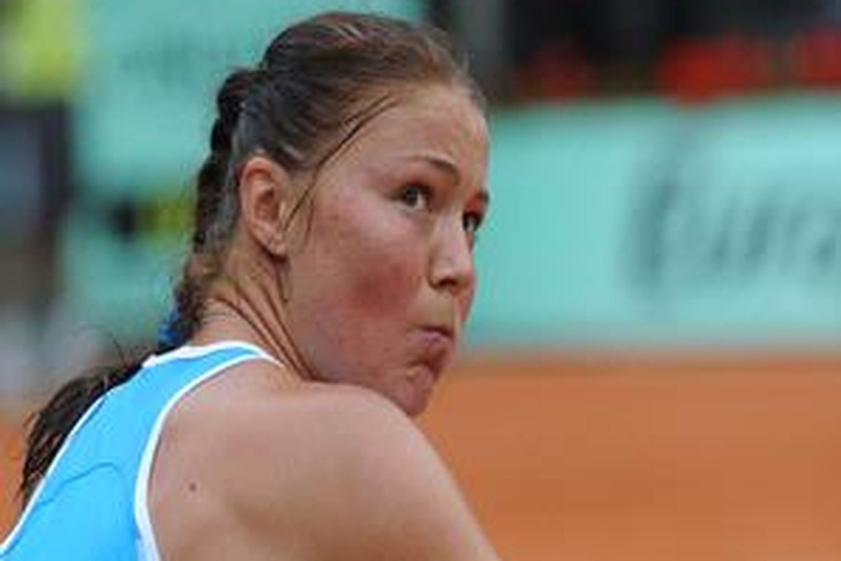 Dinafa Safina, tampak sedih usai ditaklukkan Svetlana Kuznetsova di final Perancis Terbuka 2009.
