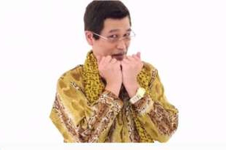 Komedian Kazuhito Kosaka alias Pikotaro merilis versi panjang lagu Pen-Pineapple-Apple-Pen.